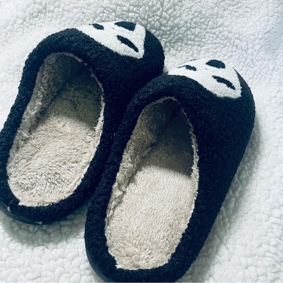 👻NWT Ghost Face Fleece Slippers – Scream Movie Lovers – Size US 7-7.5 Halloween - Picture 6 of 9